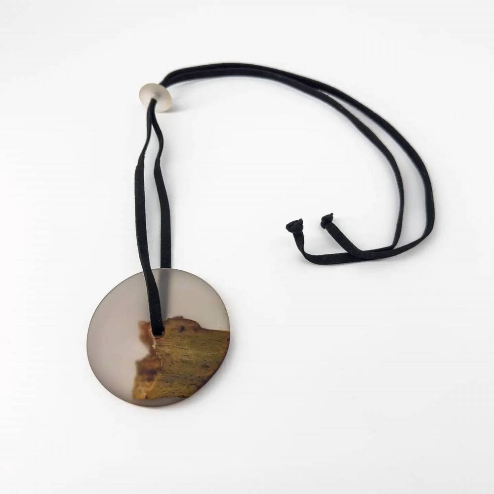 NEW BELART women's botanical resin medium disk pendant necklace with upcycled wo